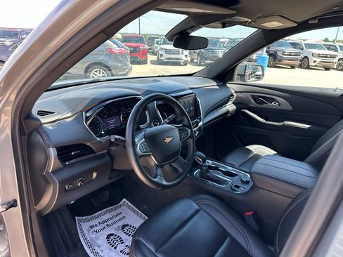 Used 2023 Chevrolet Traverse LT FWD image 12