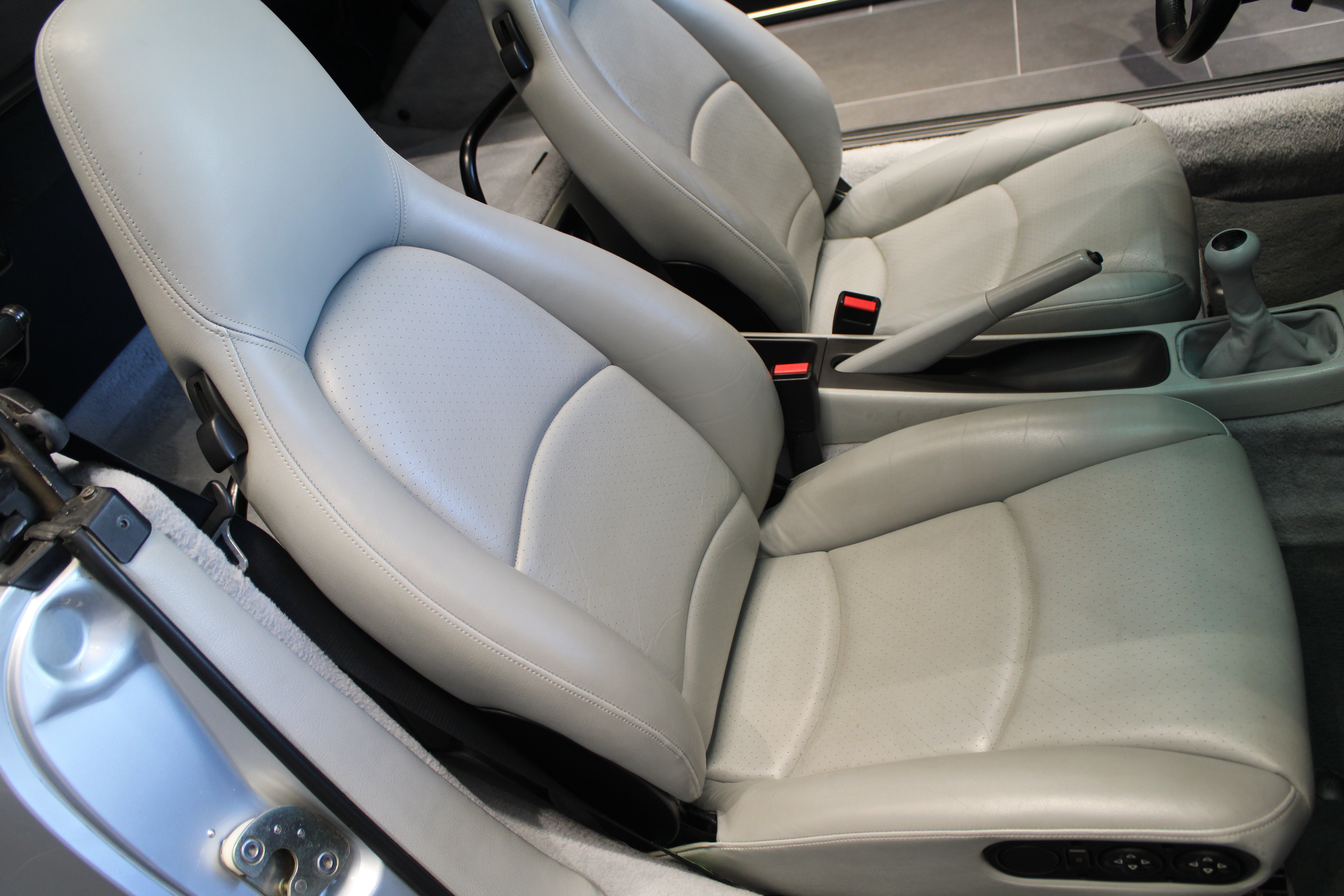Used 1996 Porsche 911 Carrera RWD image 35