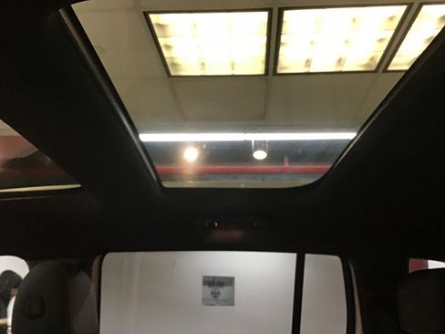 Used 2022 Mercedes-Benz GLB 250 4MATIC w/ AMG Line image 38