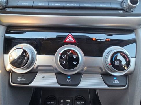 Used 2019 Hyundai Elantra SE image 27