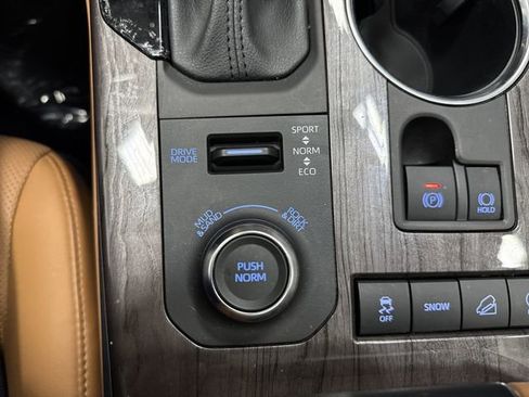 Used 2021 Toyota Highlander Platinum image 25