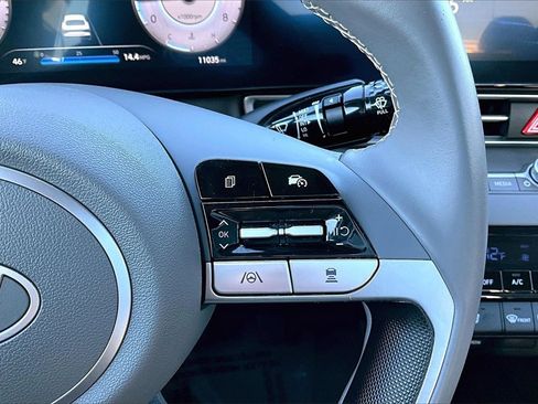 Used 2024 Hyundai Elantra SEL w/ Convenience Package image 19