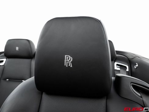 Used 2019 Rolls-Royce Dawn image 37