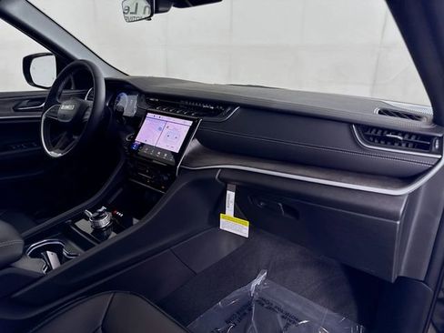 New 2025 Jeep Grand Cherokee Limited w/ Black Appearance Package image 30