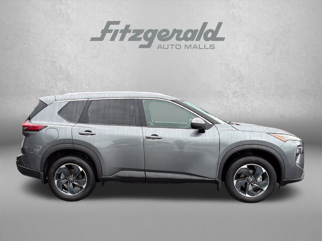 Used 2024 Nissan Rogue SV w/ SV Premium Package AWD/4WD image 9