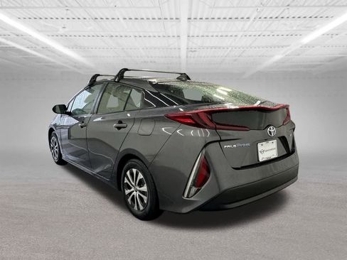 Used 2022 Toyota Prius Prime XLE image 3