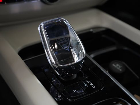 Used 2023 Volvo XC60 B5 Ultimate w/ Climate Package image 25