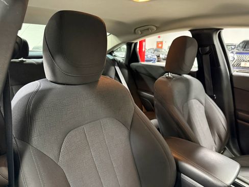 Used 2017 Chrysler 200 LX FWD image 41