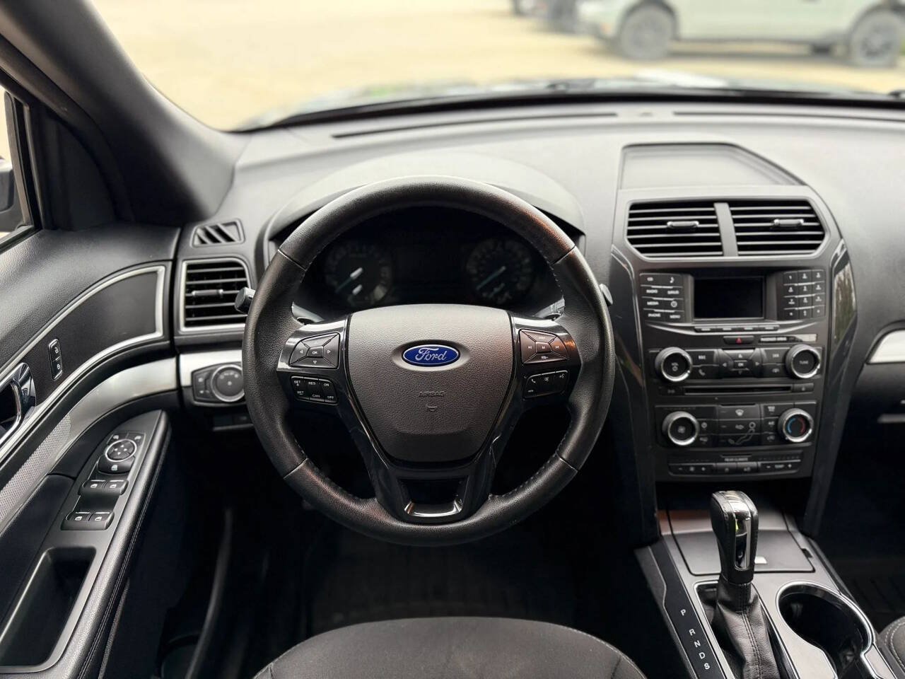 Used 2017 Ford Explorer XLT FWD image 16
