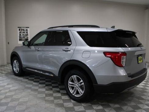 Used 2023 Ford Explorer XLT w/ Equipment Group 202A image 9