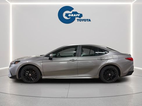 Used 2025 Toyota Camry SE FWD image 3