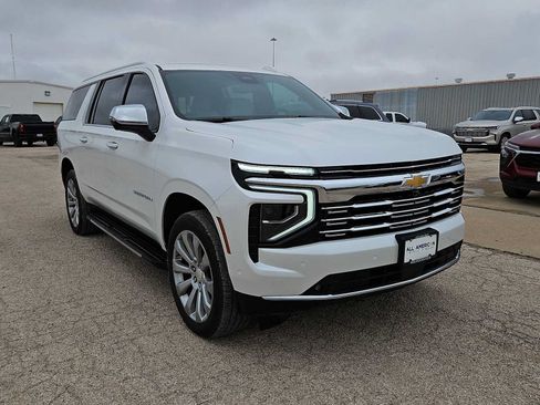 Used 2025 Chevrolet Suburban Premier RWD image 2