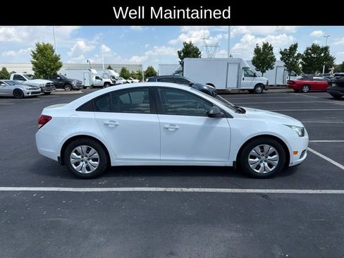Used 2013 Chevrolet Cruze LS FWD image 2