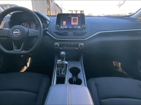 Used 2025 Nissan Altima 2.5 S image 2