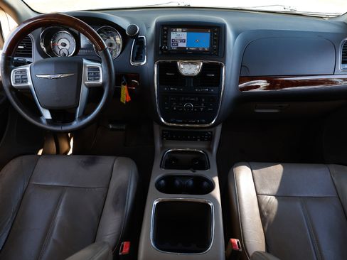 Used 2012 Chrysler Town & Country Limited image 2