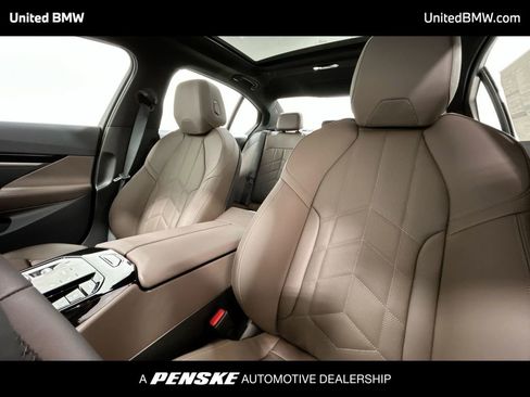 Used 2025 BMW 530i w/ Premium Package image 13