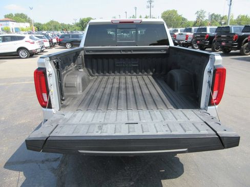 Used 2019 GMC Sierra 1500 SLT w/ SLT Premium Plus Package AWD/4WD image 8