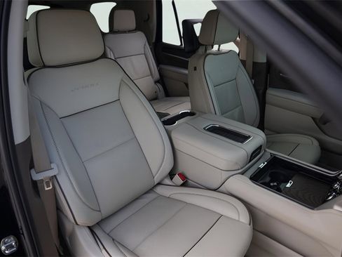 Used 2024 GMC Yukon Denali w/ Denali Reserve Package image 37