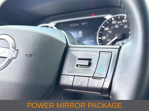 Used 2025 Nissan Rogue SV FWD image 10