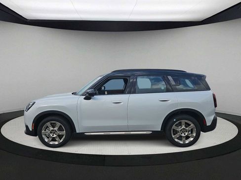 Used 2023 Ford Explorer XLT w/ Equipment Group 202A image 5