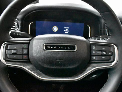 Used 2024 Jeep Wagoneer Series II w/ Flexible Seating Group image 20