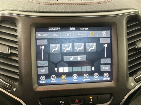 Used 2022 Jeep Cherokee Trailhawk image 13