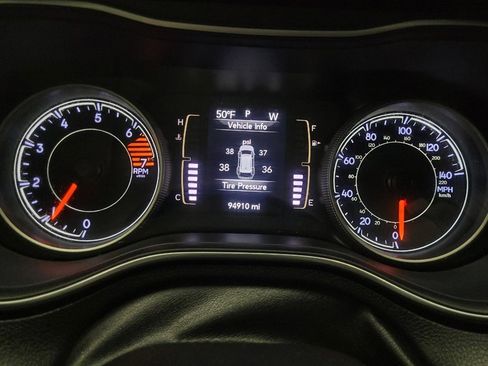 Used 2019 Jeep Cherokee Latitude w/ Popular Appearance Group image 23