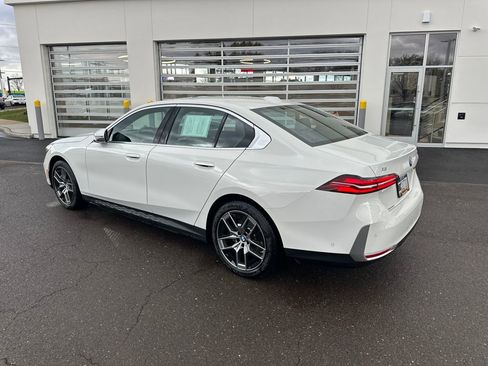 Used 2026 BMW i5 eDrive40 w/ Premium Package image 3