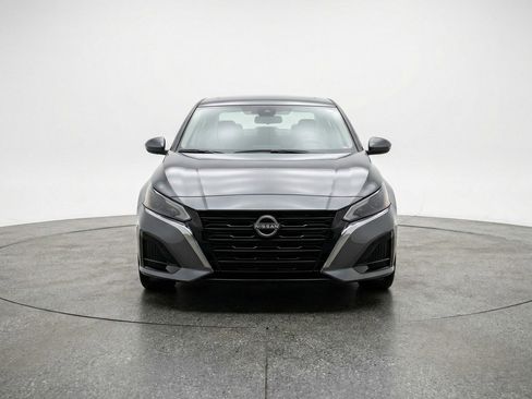 Used 2025 Nissan Altima 2.5 SV image 2