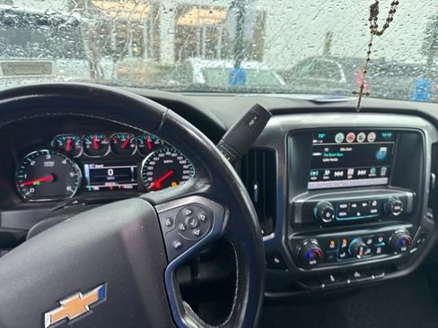 Used 2018 Chevrolet Silverado 1500 LT w/ LPO, Black Pack AWD/4WD image 5