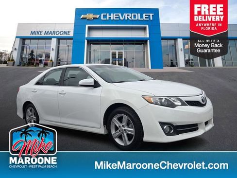 Used 2014 Toyota Camry SE image 1