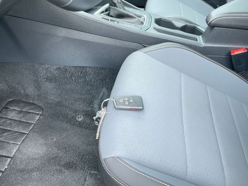 Used 2025 Volkswagen Jetta SE image 22