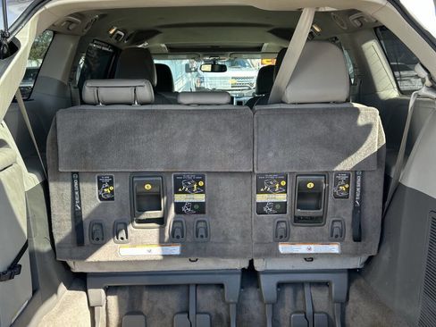 Used 2015 Toyota Sienna image 5