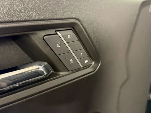Used 2024 GMC Canyon Denali AWD/4WD image 17