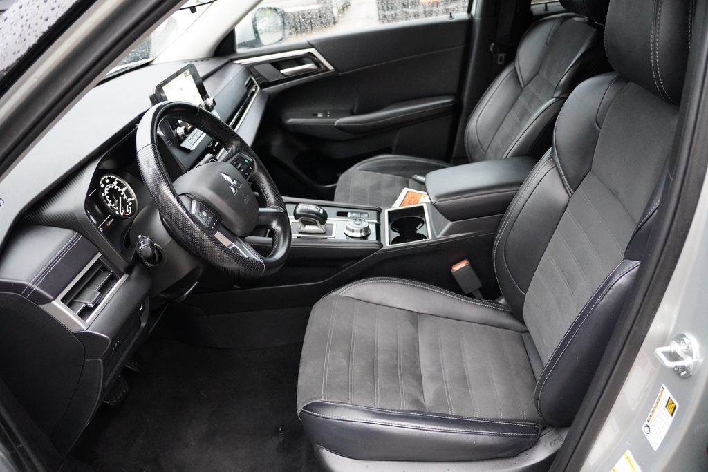 Used 2024 Mitsubishi Outlander SE AWD/4WD image 15