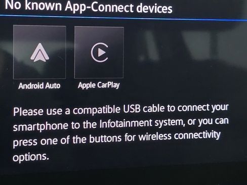 Used 2025 Volkswagen Taos SE image 4