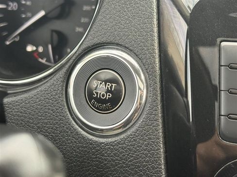 Used 2019 Nissan Rogue SV AWD/4WD image 29