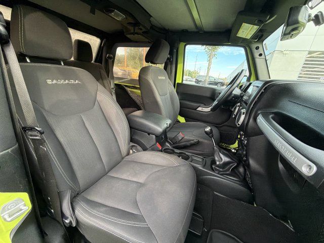 Used 2017 Jeep Wrangler Sahara w/ Connectivity Group AWD/4WD image 23