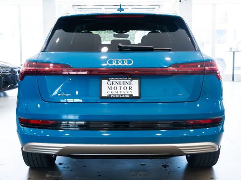 Used 2019 Audi e-tron Prestige w/ Prestige Package image 5