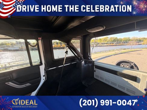 Used 2016 Jeep Wrangler Unlimited Sahara w/ Connectivity Group AWD/4WD image 61