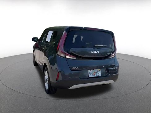 Used 2025 Kia Soul LX w/ LX Technology Package FWD image 11