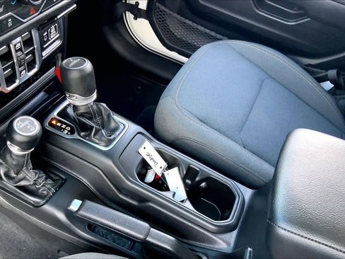 Used 2026 Jeep Gladiator Sport image 16