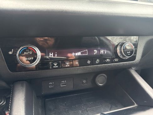 Used 2022 Mitsubishi Outlander SE image 28