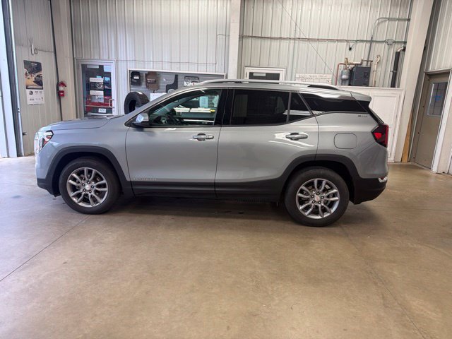 Used 2024 GMC Terrain SLT AWD/4WD image 8