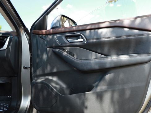 Used 2021 Nissan Rogue SL w/ Premium Package FWD image 32