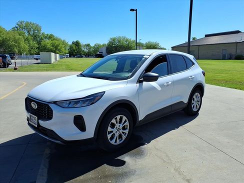 Certified 2025 Ford Escape Active w/ Cold Weather Package FWD image 4