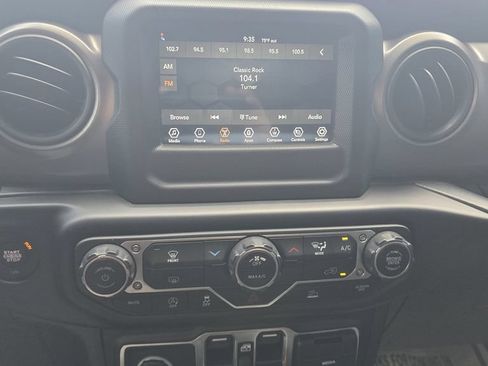 Used 2023 Jeep Gladiator Sport AWD/4WD image 20