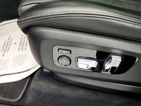 Used 2022 BMW X7 M50i image 12