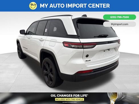 Used 2023 Jeep Grand Cherokee Altitude image 5