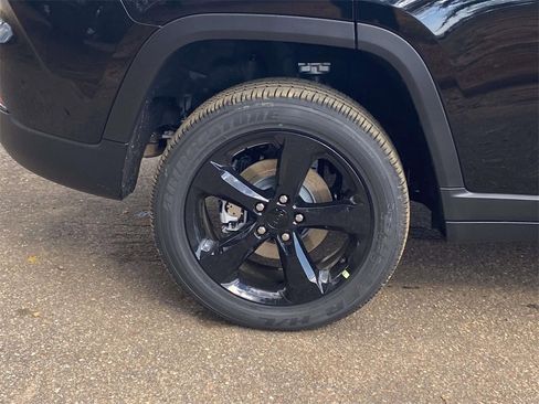 New 2025 Jeep Grand Cherokee Altitude image 7